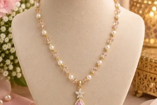 Elegant gold necklace by Rekvista Accessories